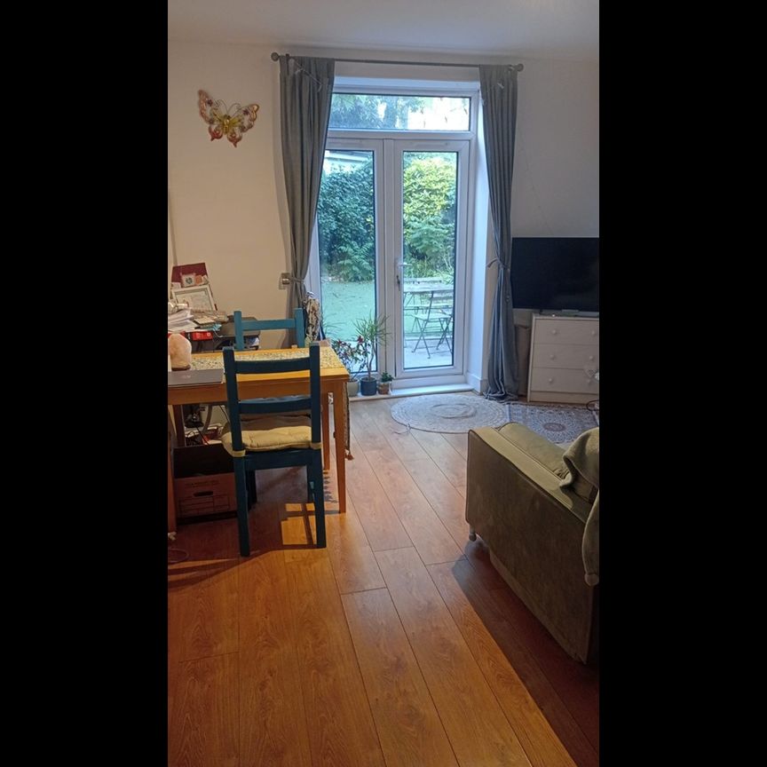 Room in a Shared Flat, Holmdene Avenue, SE24 - Photo 1