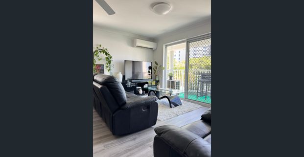 Coastal Apartment Between Surfers Paradise & Broadbeach - Photo 1