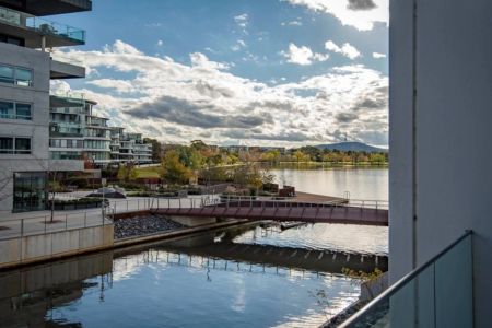 Fully Furnished Executive Apartment with Lake Views - Photo 3