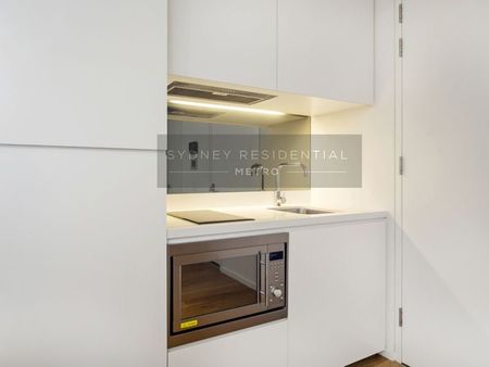 Unfurnished Ultra Modern Studio Apartment - One Central Park - Photo 3