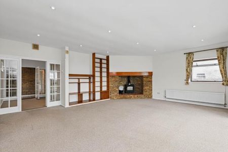 3 bedroom detached bungalow to rent - Photo 2