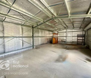 Family home with large shed - Prime Location in Toronto - Photo 2