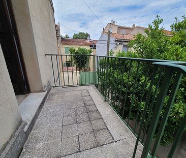 maison 3 pièces 59m2 MARSEILLE 9EME 950 euros - Photo 2