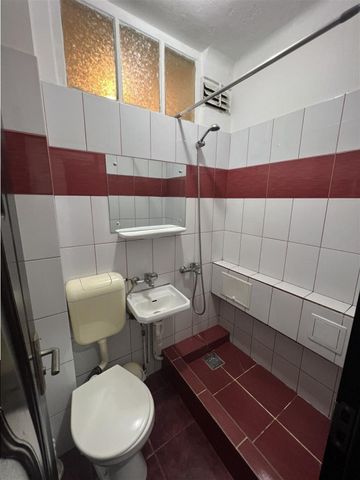 Garsoniera decomandata de inchiriat in zona Terezian din Sib - Fotografie 4