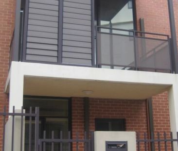 2-Bedroom Townhouse in the Heart of Kogarah - HOME/OFFICE IDEAL SET UP - Photo 3