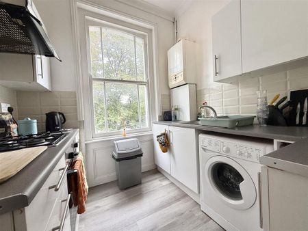 2 bedroom flat to rent - Photo 5