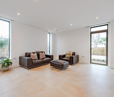 5 bedroom detached house to rent - Photo 2