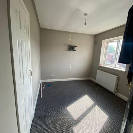 2 bedroom semi-detached house to rent - Photo 2