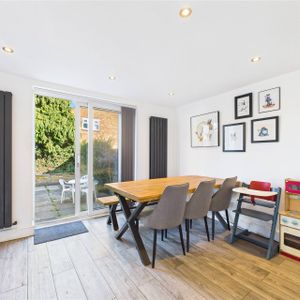 Badger Close, Maidenhead Badger Close, Maidenhead - Photo 2