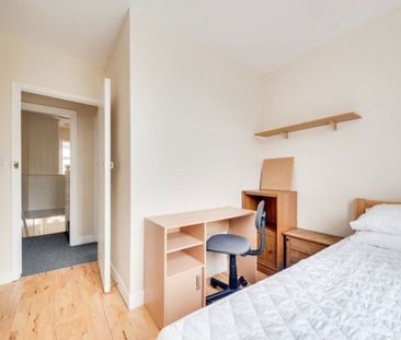 £497 p/w (£2,154 pcm) - Photo 2