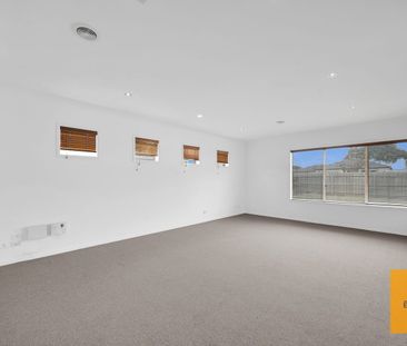 SPACOUS HOME GREAT FOR FAMILIES - Photo 3