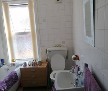 2 Bed Terraced House, Barton View, LS11 - Photo 4