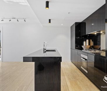 Luxurious 2 bedroom - 2 bathroom Fully Furnished Apartment - Photo 1