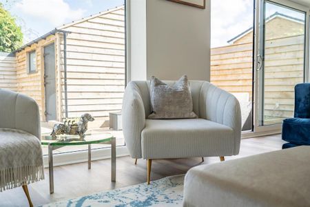 4 bedroom detached house to rent - Photo 2