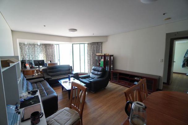 Furnished 2 Bedroom plus Study Apartment - The Pinnacle Of City Living - Photo 1