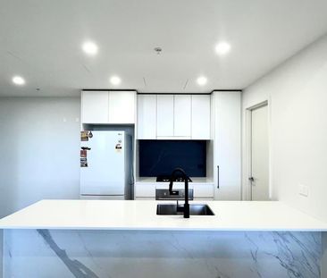 Near New Modern Aesthetic TWO bedroom + Winter Garden apartment in ... - Photo 3