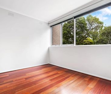 CLASSIC 1 BEDROOM APARTMENT IN THE HEART OF ESSENDON - Photo 1