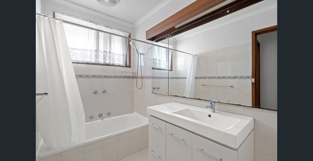 29 Annandale Crescent, Glen Waverley VIC 3150 - House For Rent | Domain - Photo 1