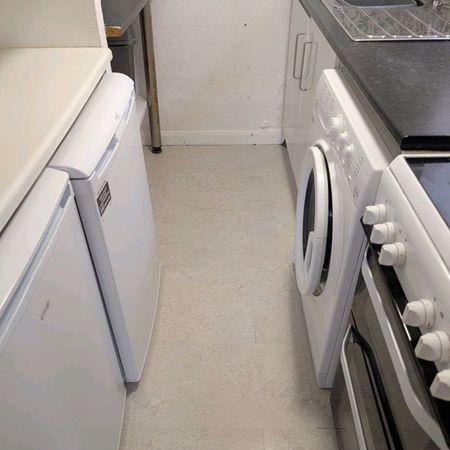 St. Michaels Road, Bournemouth - Photo 3