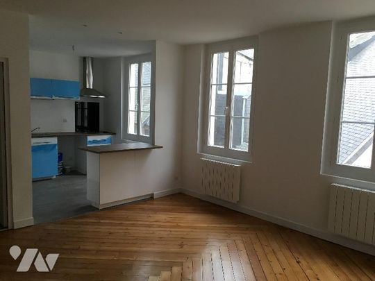 A LOUER UN APPARTEMENT, centre ville, proximité place des Carmes, ds un immeuble donnant sur co... - Photo 1