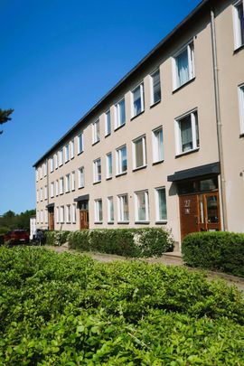 Hållsätrabacken, Skärholmen - Photo 1