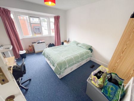 4 Bedroom House To Rent in Winton - £1,850 pcm Tenancy Info - Photo 3