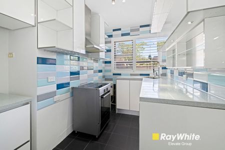 Modern One-Bedroom Apartment with Private Courtyard - Photo 5