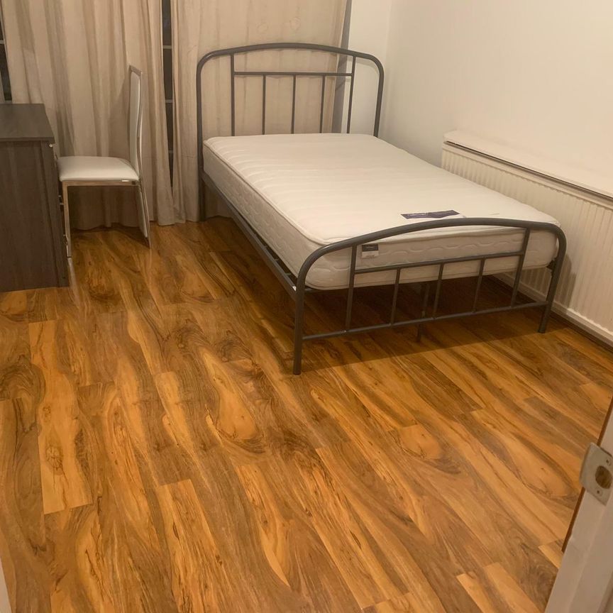 North Grange Mews,Ls6 - Photo 1