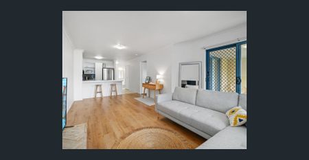 Well-Presented Unit Offering Comfort and Convenience - Photo 2