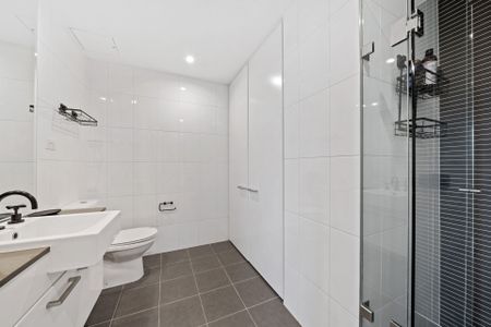 Conveniently Located in Prime Position with City & Harbour Views! - Photo 3