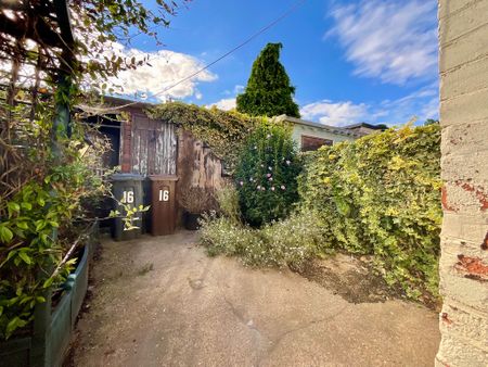 2 bedroom Mid Terraced House to let - Photo 2