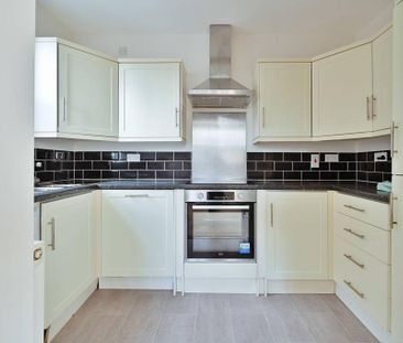 2 bedroom maisonette to rent - Photo 2