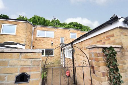 6, Sycamore Court, Oakwood, Leeds, LS8 2NY - Photo 5