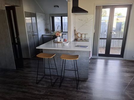 Modern 3-Bedroom Home in Prime Papatoetoe Location - Photo 3
