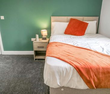 Beautifully Presented 6 bedroomed property - Photo 5