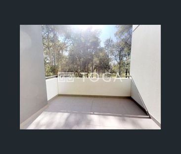 Ground-Floor Apartment with Private Courtyard | North-East Aspect - Photo 3