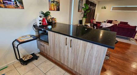 Fully furnished 2Bedroom, bills included - Photo 2