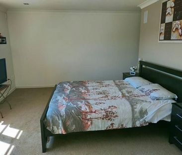 4 Bedroom house with extra room and kitchenette - Photo 4