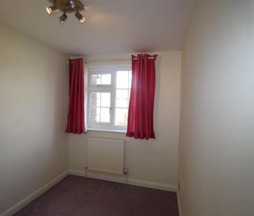 Gorse Walk, Hazlemere, High Wycombe - Photo 3