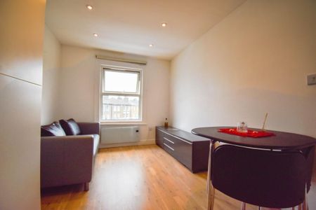 2 bedroom flat to rent - Photo 2