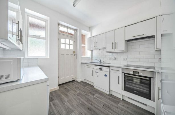2 Bed Flat, Haven Green Court, W5 - Photo 1