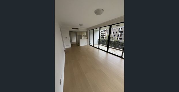 Renovated Modern Comfort 2 bed apartment with Quality and convenient lifestyle in the heart of Waitara - Photo 1