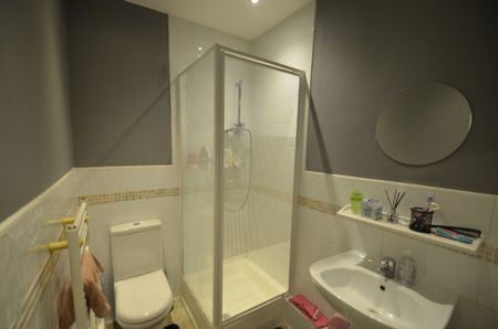 3 bedroom Apartment to rent - Photo 5