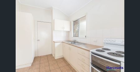 Only a stones throw to The Strand! - Photo 3