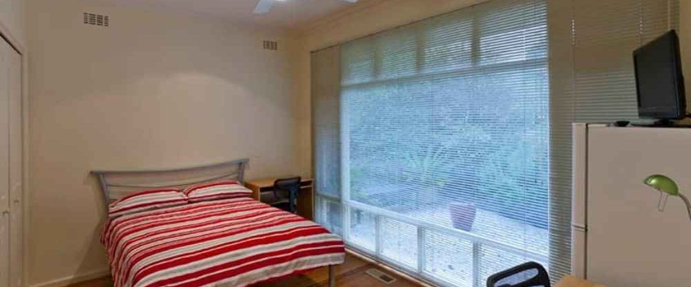 Small Room - Photo 1