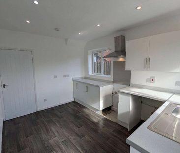 2 bedroom semi-detached house to rent - Photo 6