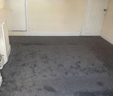 3 Bed Terraced House, Narborough Road, LE3 - Photo 2