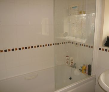 2 bedroom ground floor flat to rent - Photo 3