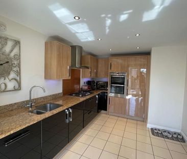 Newhall Park Drive, Bradford, BD5 8BR - Photo 4