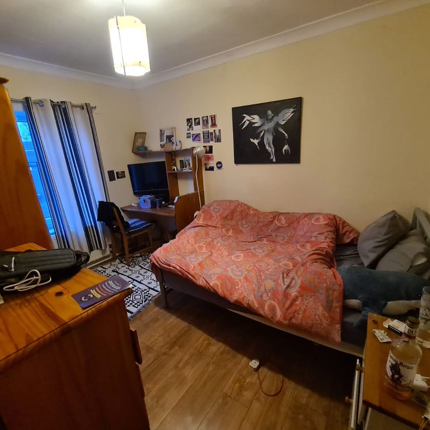 4 Bed - 52 Eden Drive, Burley, Leeds - LS4 2TN - Student - Photo 1